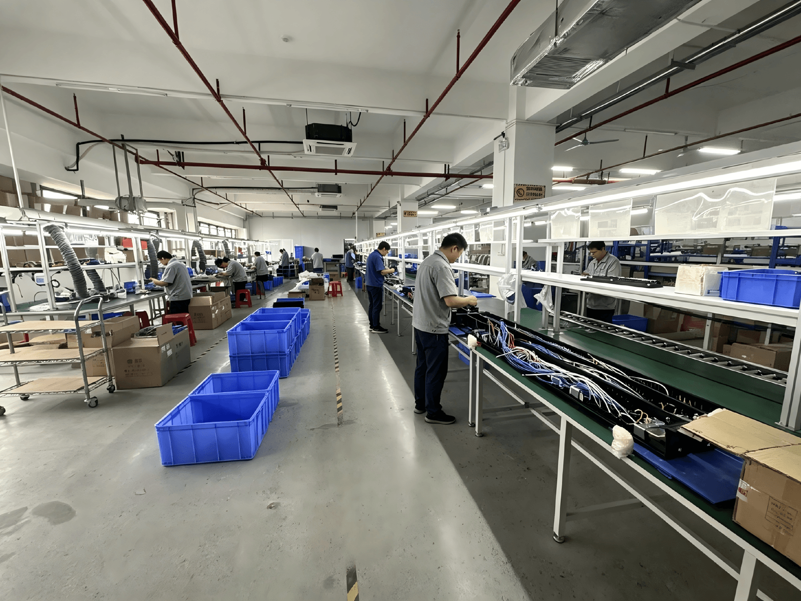 Yiestar PDU production workshop and engineering team